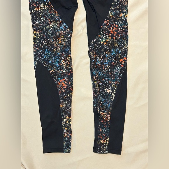 Lululemon Wake & Train Tight *28" in Black/Flowerescent Multi - Size 8 - Picture 8 of 12